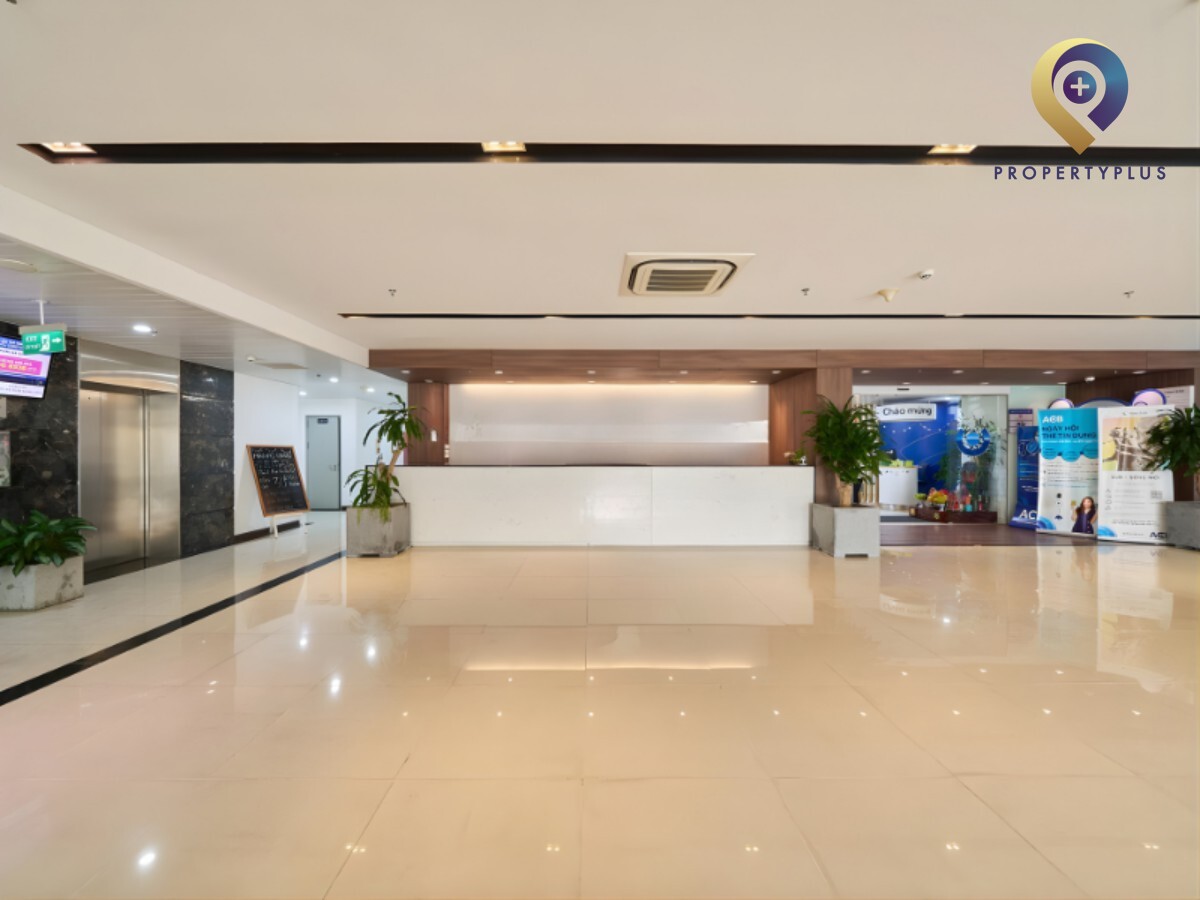 Không gian văn phòng trống rộng rãi tại Detech Tower II